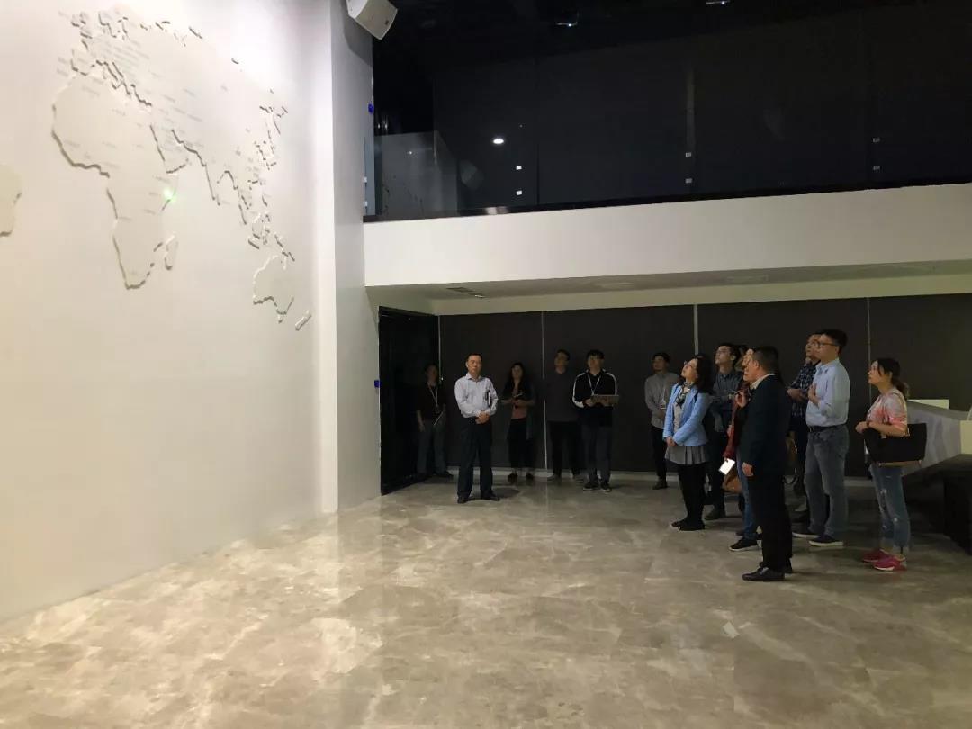 成都市委宣传部考察团一行调研明博链接_明博MINGBO(中国)
视觉文创产业园区