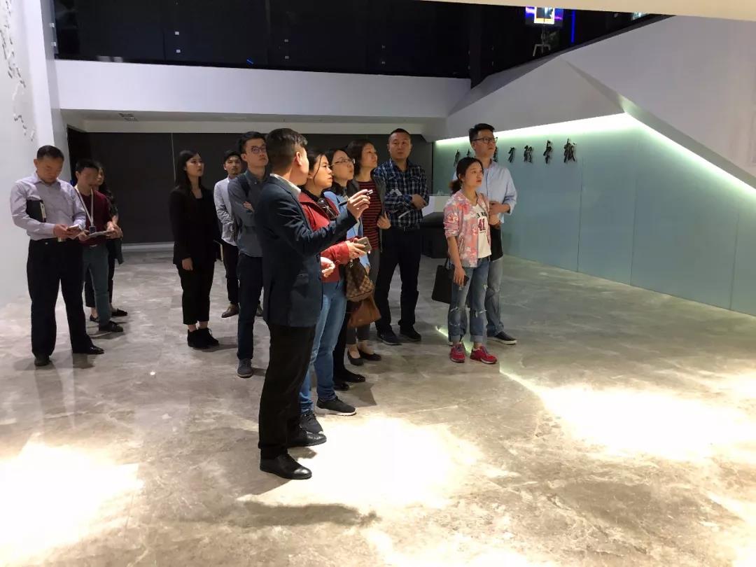 成都市委宣传部考察团一行调研明博链接_明博MINGBO(中国)
视觉文创产业园区