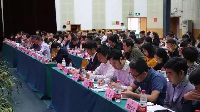 成都市文广新局召开系统工作会 明博链接_明博MINGBO(中国)
做为企业代表做交流发言