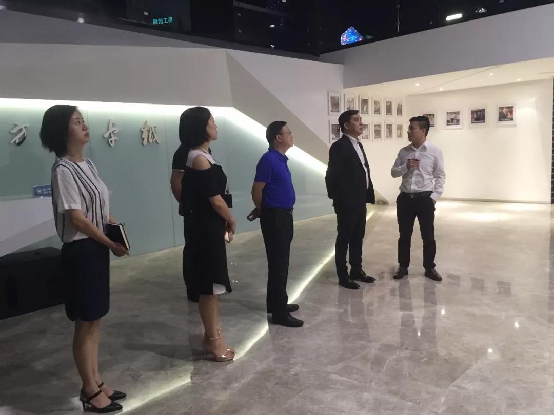 国家文物局博物馆与社会文物司司长罗静一行莅临明博链接_明博MINGBO(中国)
参观考察