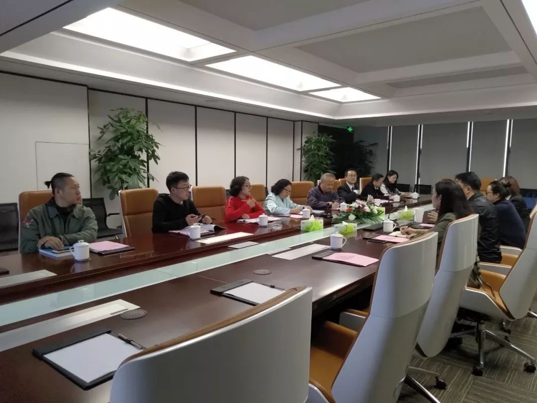 四川大学锦城学院艺术学院党总支书记邓生庆一行8人 莅临明博链接_明博MINGBO(中国)
参观考察