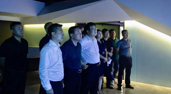 铜川市王益区人大常委会主任贺建东率区政府领导班子一行赴明博链接_明博MINGBO(中国)
集团考察交流