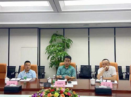 玉龙集团董事刘晓华一行莅临明博链接_明博MINGBO(中国)
考察交流