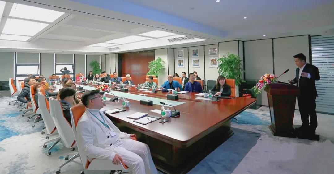 HuanXin学院企业家一行莅临明博链接_明博MINGBO(中国)
考察交流
